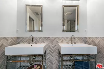 3558 S Muirfield Rd, Los Angeles, CA 90016 - Photo 30