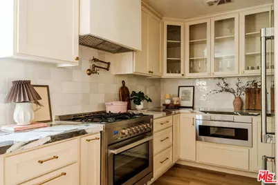 7510 S Harvard Blvd, Los Angeles, CA 90047 - Photo 22