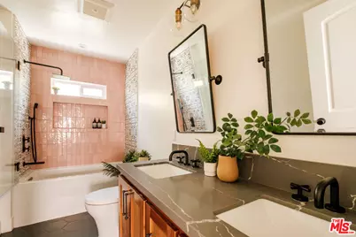 7510 S Harvard Blvd, Los Angeles, CA 90047 - Photo 44