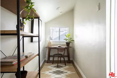 2210 Clinton St, Los Angeles, CA 90026 - Photo 12