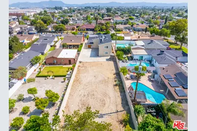 10741 Stagg St, Los Angeles, CA 91352 - Photo 50