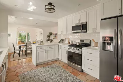 2826 Somerset Dr, Los Angeles, CA 90016 - Photo 10