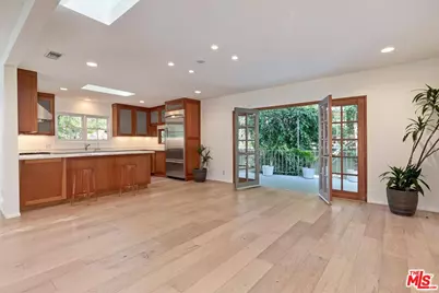7586 Woodrow Wilson Dr, Los Angeles, CA 90046 - Photo 6