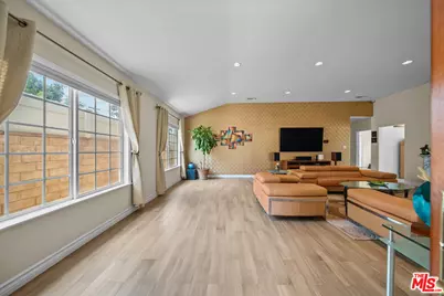 6015 Topeka Dr, Tarzana, CA 91356 - Photo 4