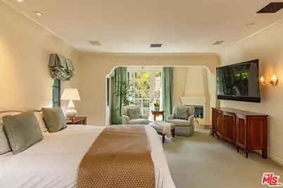 1017 N Roxbury Dr, Beverly Hills, CA 90210 - Photo 12