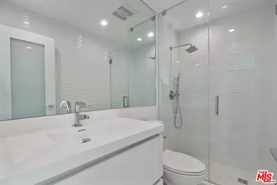 2419 Ocean Front Walk, Venice, CA 90291 - Photo 14