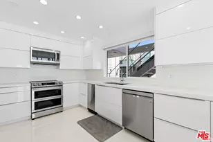 2419 Ocean Front Walk, Venice, CA 90291 - Photo 24