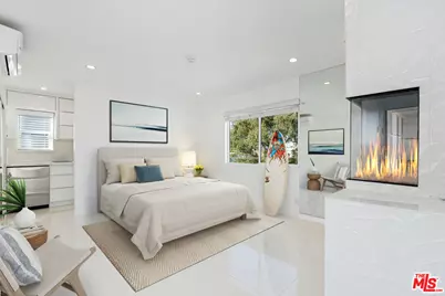 2419 Ocean Front Walk, Venice, CA 90291 - Photo 18