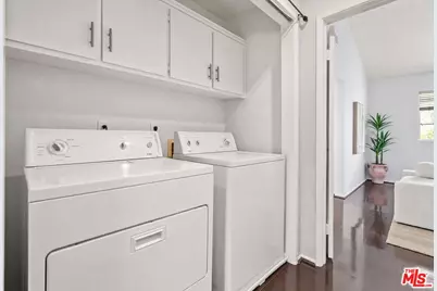 8741 Darby Ave #2, Northridge, CA 91325 - Photo 16