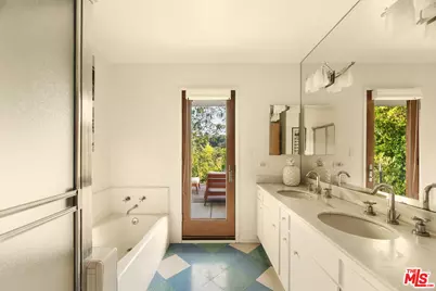 8410 Edwin Dr, Los Angeles, CA 90046 - Photo 30