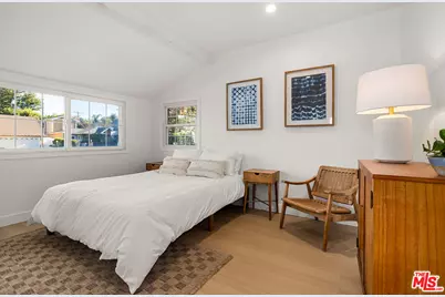 23649 Emelita St, Woodland Hills, CA 91367 - Photo 14