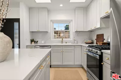 23649 Emelita St, Woodland Hills, CA 91367 - Photo 6