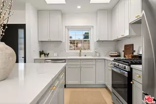 23649 Emelita St, Woodland Hills, CA 91367 - Photo 6