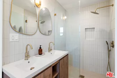 23649 Emelita St, Woodland Hills, CA 91367 - Photo 22