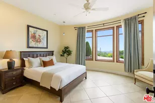 10825 Pacific View Dr, Malibu, CA 90265 - Photo 16