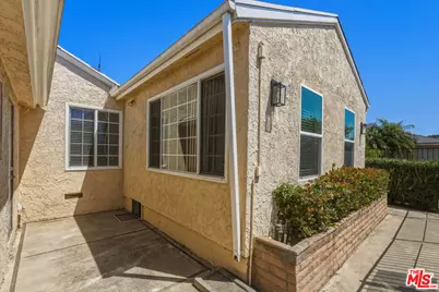 11612 Cimarron Ave, Hawthorne, CA 90250 - Photo 2