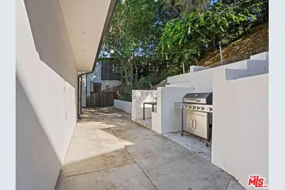 6900 Treasure Trl, Los Angeles, CA 90068 - Photo 32