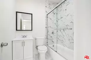 227 W 41st St, Los Angeles, CA 90037 - Photo 22