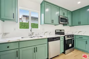 227 W 41st St, Los Angeles, CA 90037 - Photo 30