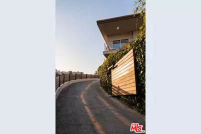 8555 Hollywood Blvd, Los Angeles, CA 90069 - Photo 2