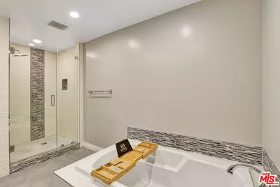 1260 S Beverly Glen Blvd #304, Los Angeles, CA 90024 - Photo 22