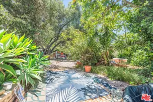 15739 Mulholland Pl, Los Angeles, CA 90049 - Photo 34