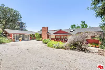 15739 Mulholland Pl, Los Angeles, CA 90049 - Photo 4