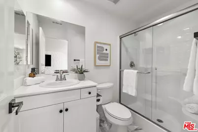22157 Barrington Way, Saugus, CA 91350 - Photo 8