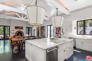 820 N Roxbury Dr, Beverly Hills, CA 90210 - Photo 12