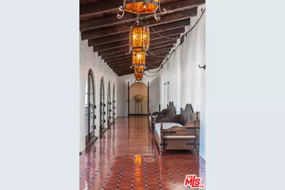 820 N Roxbury Dr, Beverly Hills, CA 90210 - Photo 18
