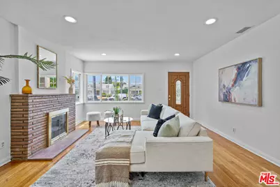 1142 S Windsor Blvd, Los Angeles, CA 90019 - Photo 2