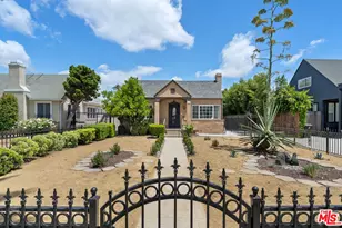 1142 S Windsor Blvd, Los Angeles, CA 90019 - Photo 1