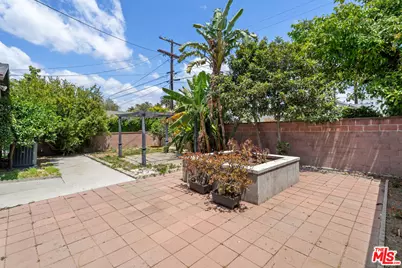 1142 S Windsor Blvd, Los Angeles, CA 90019 - Photo 20