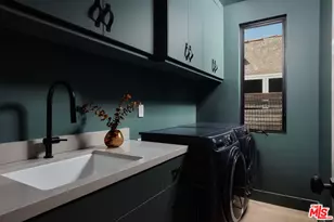 534 N Bronson Ave, Los Angeles, CA 90004 - Photo 32