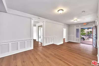 2205 S Hobart Blvd, Los Angeles, CA 90018 - Photo 4