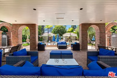 2125 Ridge Dr, Los Angeles, CA 90049 - Photo 32