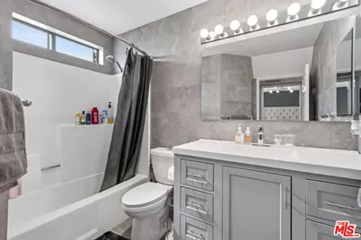 15946 Vanowen St #209, Van Nuys, CA 91406 - Photo 12