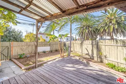 1185 S Tremaine Ave, Los Angeles, CA 90019 - Photo 46