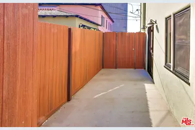 836 Hilldale Ave, West Hollywood, CA 90069 - Photo 22