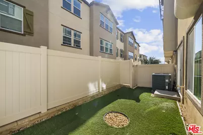 22157 Barrington Way, Saugus, CA 91350 - Photo 40
