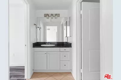 3740 Santa Rosalia Dr #326, Los Angeles, CA 90008 - Photo 16