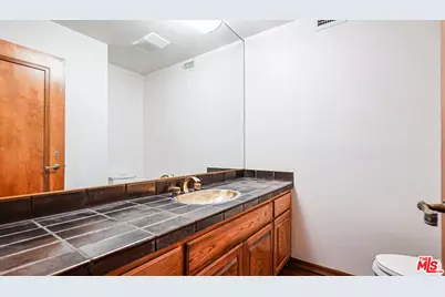 1220 Roxbury Dr #302, Los Angeles, CA 90035 - Photo 22