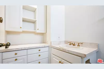 1220 Roxbury Dr #302, Los Angeles, CA 90035 - Photo 42