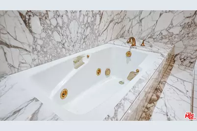 1220 Roxbury Dr #302, Los Angeles, CA 90035 - Photo 34