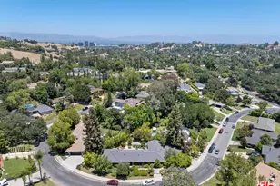 4642 Cerrillos Dr, Woodland Hills, CA 91364 - Photo 18