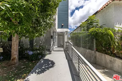 10735 Bloomfield St #5, Toluca Lake, CA 91602 - Photo 2