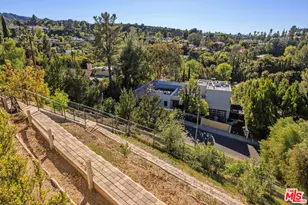 17108 Oak View Dr, Encino, CA 91316 - Photo 52