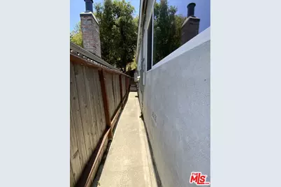 8462 Kirkwood Dr, Los Angeles, CA 90046 - Photo 48