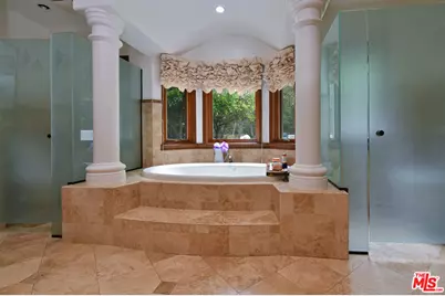 4050 Hayvenhurst Dr, Encino, CA 91436 - Photo 34