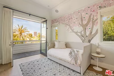981 Amherst Ave, Los Angeles, CA 90049 - Photo 44